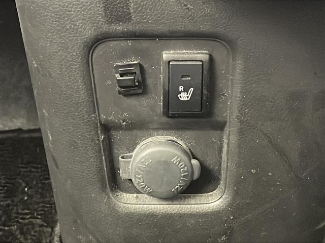 【　シートヒーター　】冬場のお供に。暖かいシートは女性には嬉しい機能ですね♪