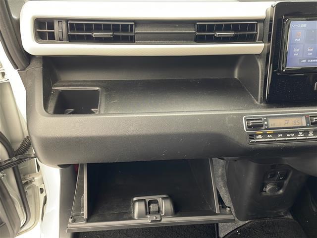 【グローブボックス】大容量のグローブボックスです!!車検証ケース他、日頃使う小物類の収納スペースもたくさんあります!//