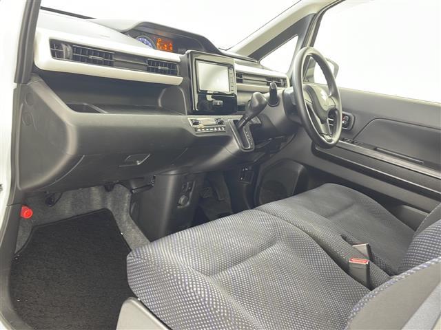 【助手席】きれいな助手席なので家族や友だちに乗ってもらっても安心です!