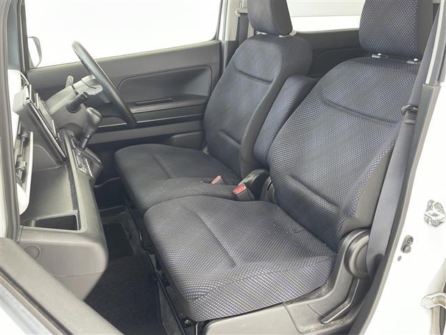 【助手席】きれいな助手席なので家族や友だちに乗ってもらっても安心です!