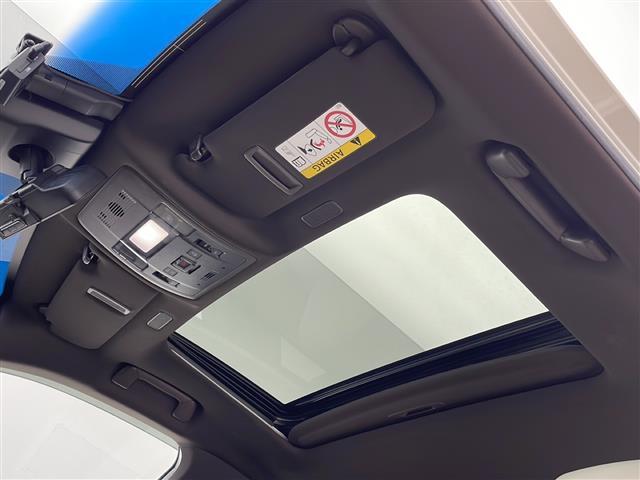 【 サンルーフ 】解放感溢れるサンルーフ。車内には爽やかな風や太陽の穏やかな光が差し込みます。