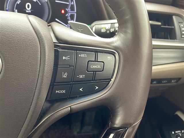 【 アダプティブクルーズコントロール 】設定した車速内で自動で加減速。先行車との車間距離を適切に維持した追従走行が可能です。