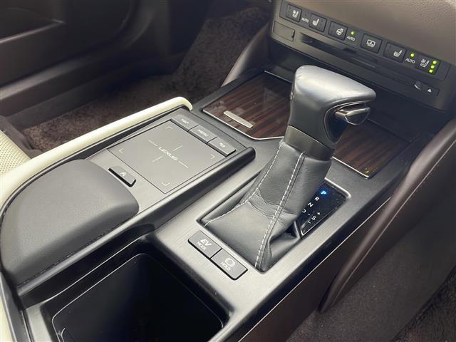 【 シフト 】シフトも操作しやすく快適なドライブを楽しんでいただけます。