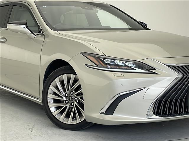 【 LEDヘッドライト 】悪天候や夜間の走行も視界良好で安心してお乗りいただけます。