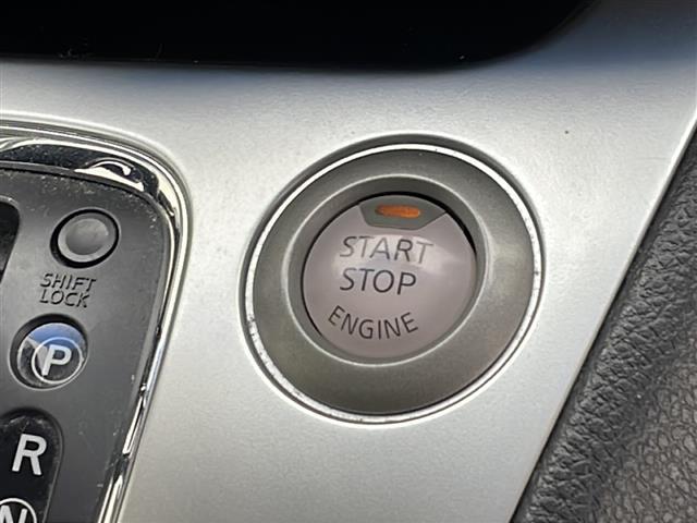 【 スマートキー&プッシュスタート 】鍵を挿さずにポケットに入れたまま鍵の開閉、エンジンの始動まで行えます。