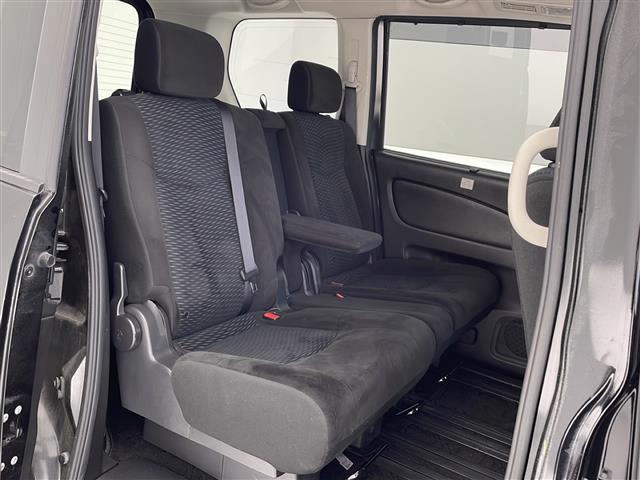 【 セカンドシート 】2列目も広々お乗りいただけます♪