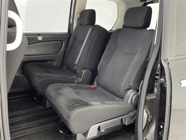 【 セカンドシート 】2列目も広々お乗りいただけます♪