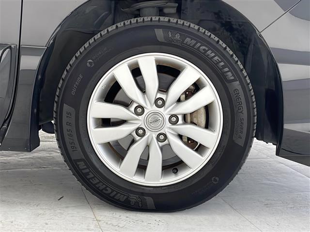 【 純正15インチアルミホイール 】専用のアルミなので、お車のイメージにぴったり!!社外のアルミやスタッドレスタイヤも取り扱いございます!!ドレスアップもカスタマイズもお任せください!!