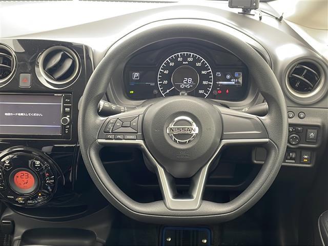 【ステアリング】軽い力で扱いやすいハンドルです。目立つ傷やスレなどなく綺麗な状態です!除菌プランいれていただくとさらに快適に!清潔なお車はお子様にも安心ですね!