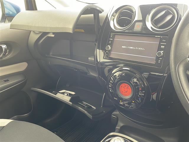 【オートエアコン】車内温度を感知して自動で温度調整をしてくれるのでいつでも快適な車内空間を創り上げます!