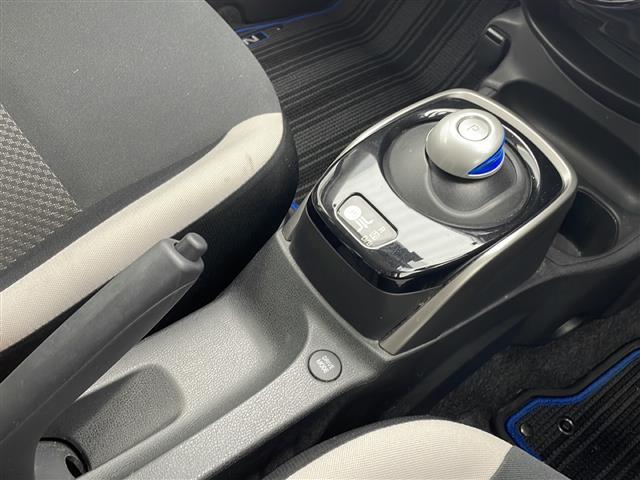 【シフトレバー】シフトの操作がしやすく快適なドライブを楽しんでいただけます!