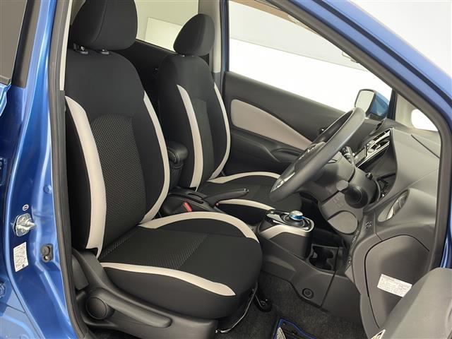 【運転席】座り心地が良いシートなので長時間の運転でも快適にお過ごしいただけます。新品のフロアマットのご注文も可能です。掲載箇所以外にご希望の写真がございましたらお気軽にお問い合わせ下さい。