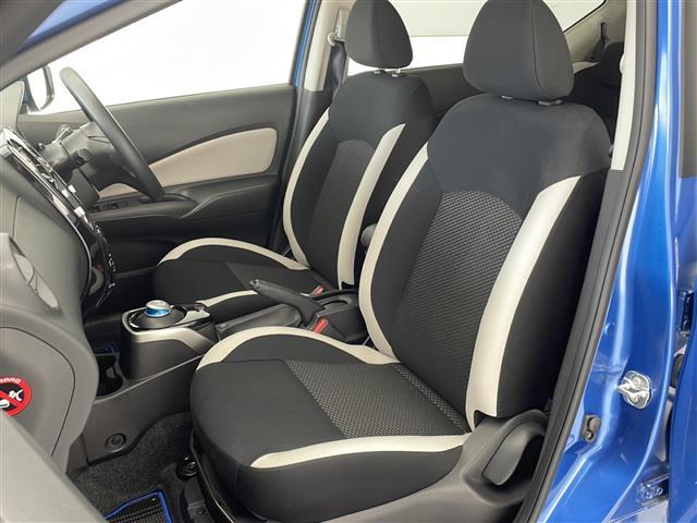 【助手席】きれいな助手席なので家族や友だちに乗ってもらっても安心です!