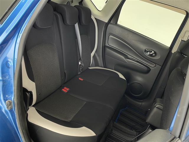 【後部座席】大人が座っても余裕のある広さです!!頭上や足元のスペースも広く取ってあります!