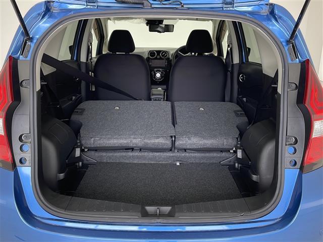 【ラゲッジスペース】リアシートを倒せばこの大容量!!ダンボールなどの大きい荷物も釣り具などの長尺物まで様々載せられそうです!!