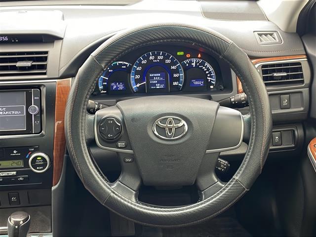 【ステアリング】軽い力で扱いやすいハンドルです。目立つ傷やスレなどなく綺麗な状態です!「プレミアム抗菌コートG」をいれていただくとさらに快適に!清潔なお車はお子様にも安心ですね!