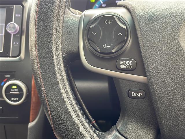 【ステアリングスイッチ】手元のボタンから、オーディオやナビなどの操作ができるので、よそ見をせずに安全に運転に集中できます!