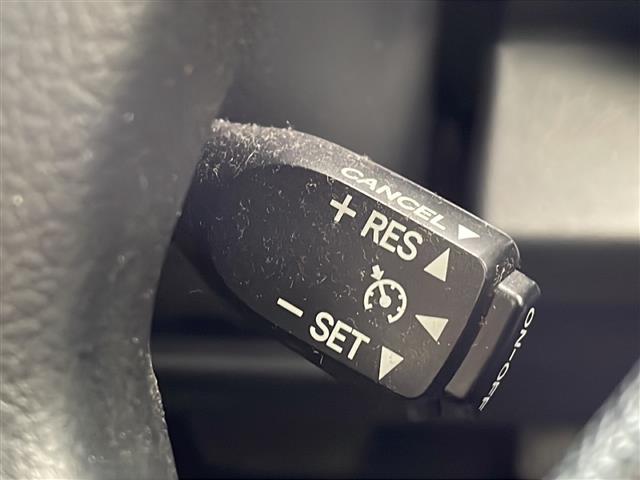 【クルーズコントロール】高速道路や自動車専用道路を走行中にドライバーが設定した速度で、アクセルペダルを踏まなくても、一定の車速で走行してくれます！