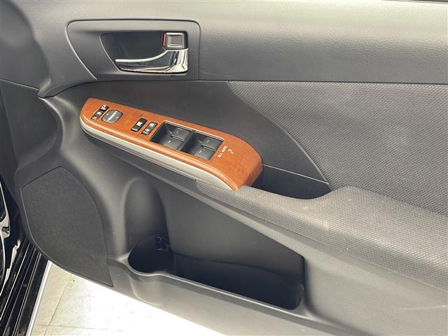 【パワーウインドウ】運転席のスイッチで、各席の窓ガラスの開閉ができます！あると便利ですよね！