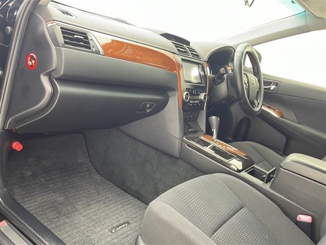 【助手席】きれいな助手席なので家族や友だちに乗ってもらっても安心です！