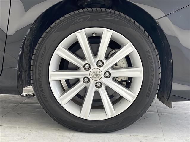 【純正アルミホイール】純正の専用アルミホイールが足元を飾ります！ＩＤＯＭでは、社外アルミホイールや、スタッドレスタイヤも取扱いしております。ぜひご相談ください。