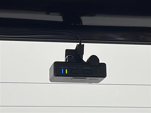 【 ドライブレコーダー 】運転中の記録を残します。事故などを起こした起こされた時の証拠を残します。