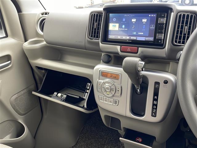 【 オートエアコン 】車内温度を感知して自動で温度調整をしてくれるのでいつでも快適な車内空間を創り上げます。