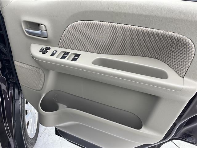 【 電動格納ミラー 】ドライバーの目線に合わせ、ミラーの上下左右調整が可能です。