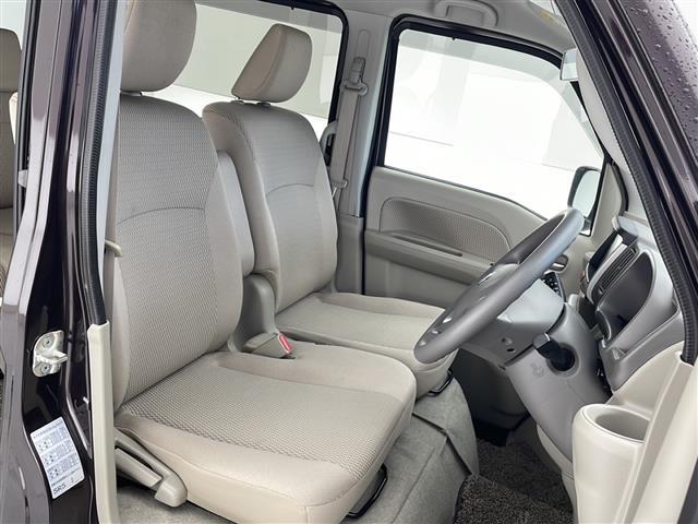 【 フロントシート 】使えるフロントシートで快適ドライブ。