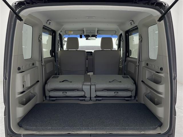 【ラゲッジスペース】ダンボールなどの大きい荷物も釣り具などの長尺物まで様々載せられそうです。