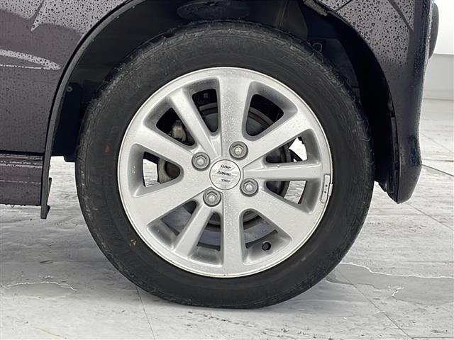 【純正アルミホイール】専用のアルミなので、お車のイメージにぴったり。社外のアルミやスタッドレスタイヤも取り扱いございます。ドレスアップもカスタマイズもお任せください。