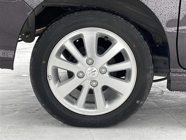 【純正アルミホイール】専用のアルミなので、お車のイメージにぴったり。社外のアルミやスタッドレスタイヤも取り扱いございます。ドレスアップもカスタマイズもお任せください。