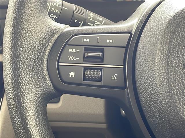 【　ステアリングスイッチ　】手元のスイッチでナビ操作が可能です！！非常に便利な機能です。取り付けのナビによってはオプション設定となっております！詳しくはスタッフまで♪