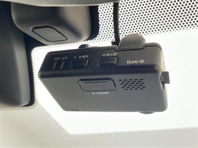 【　ドライブレコーダー　】運転中の記録を残します。事故などを起こした起こされた時の証拠を残します。