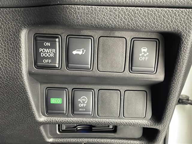 【　パワーバックドア　】荷物を抱えた状態でもスイッチ操作によるリアゲートの開閉が可能です☆お買い物時やアウトドアの際に役立ちますね。