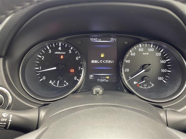 【 メーター 】メーターまわりも鮮やかに照らし出され、デザイン、安全性ともにバッチリですね。