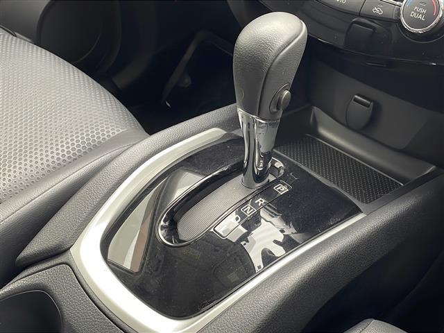 【 シフト 】シフトも操作しやすく快適なドライブを楽しんでいただけます。