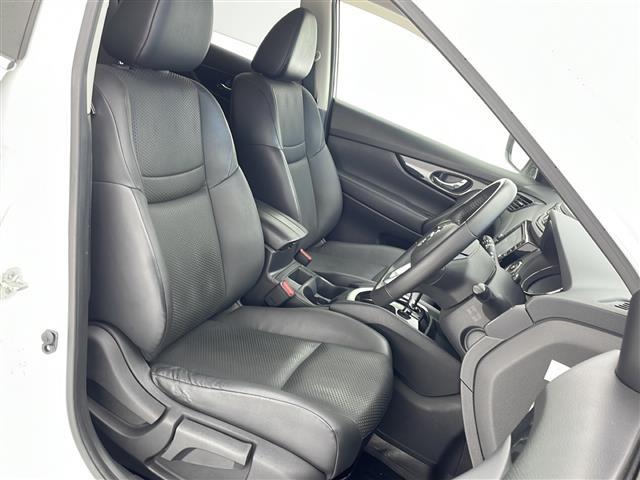 【 フロントシート 】使えるフロントシートで快適ドライブ。