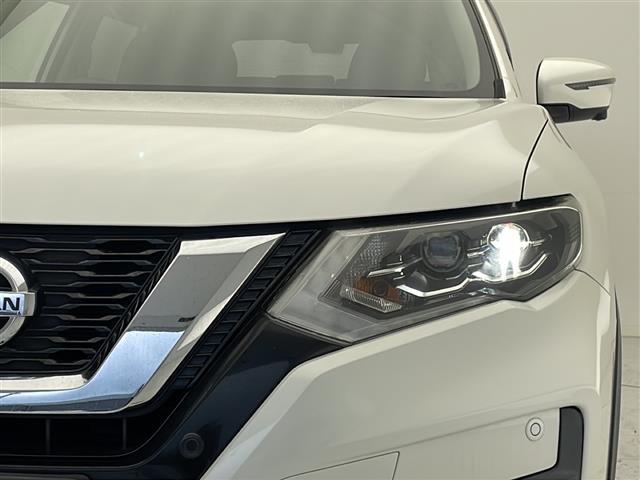 【 LEDヘッドライト 】悪天候や夜間の走行も視界良好で安心してお乗りいただけます。