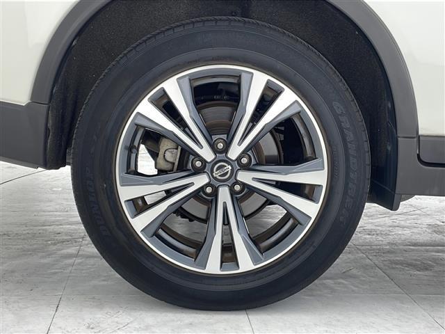 【純正アルミホイール】専用のアルミなので、お車のイメージにぴったり。社外のアルミやスタッドレスタイヤも取り扱いございます。ドレスアップもカスタマイズもお任せください。