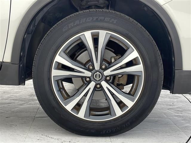 【純正アルミホイール】専用のアルミなので、お車のイメージにぴったり。社外のアルミやスタッドレスタイヤも取り扱いございます。ドレスアップもカスタマイズもお任せください。