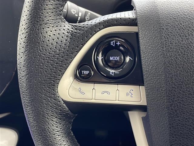 【 ステアリングスイッチ 】手元のスイッチでナビ操作が可能です!!非常に便利な機能です。取り付けのナビによってはオプション設定となっております!詳しくはスタッフまで♪