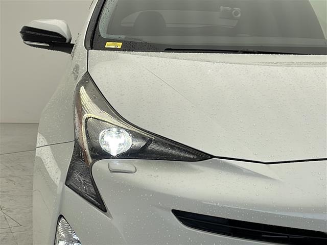 【 LEDヘッドライト 】悪天候や夜間の走行も視界良好で安心してお乗りいただけます。