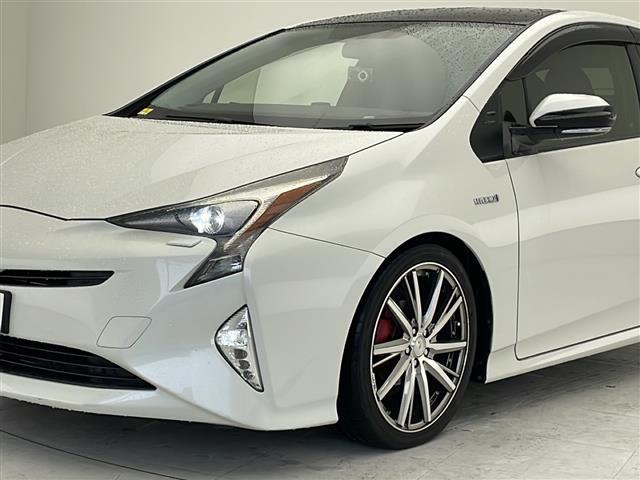 【 LEDヘッドライト 】悪天候や夜間の走行も視界良好で安心してお乗りいただけます。