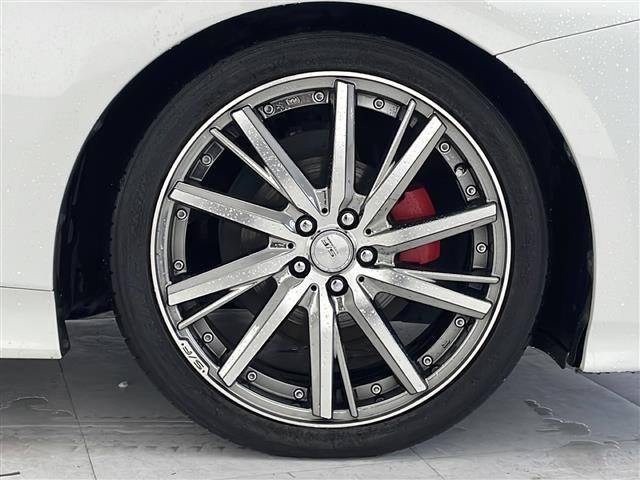 【 社外18インチアルミホイール 】専用のアルミなので、お車のイメージにぴったり!!社外のアルミやスタッドレスタイヤも取り扱いございます!!ドレスアップもカスタマイズもお任せください!!