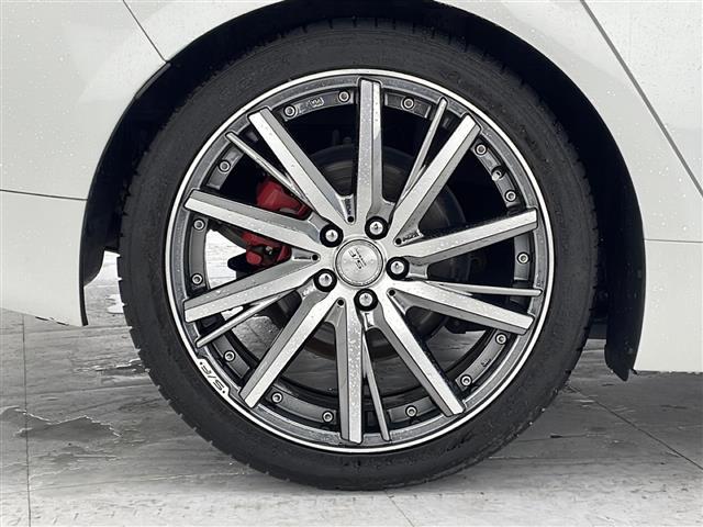 【 社外18インチアルミホイール 】専用のアルミなので、お車のイメージにぴったり!!社外のアルミやスタッドレスタイヤも取り扱いございます!!ドレスアップもカスタマイズもお任せください!!