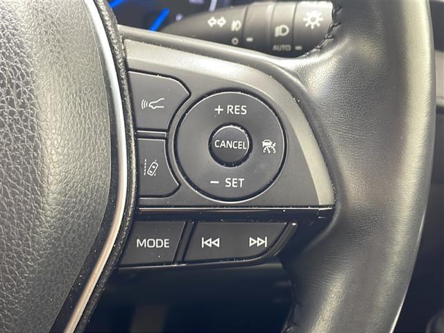 【 クルーズコントロール 】高速道路で便利なクルーズコントロールも装着済み。アクセルを離しても一定速度で走行ができる装備です。加速減速もスイッチ操作でOKです。