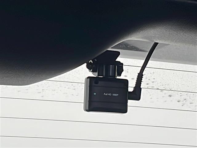 【 ドライブレコーダー 】運転中の記録を残します。事故などを起こした起こされた時の証拠を残します。