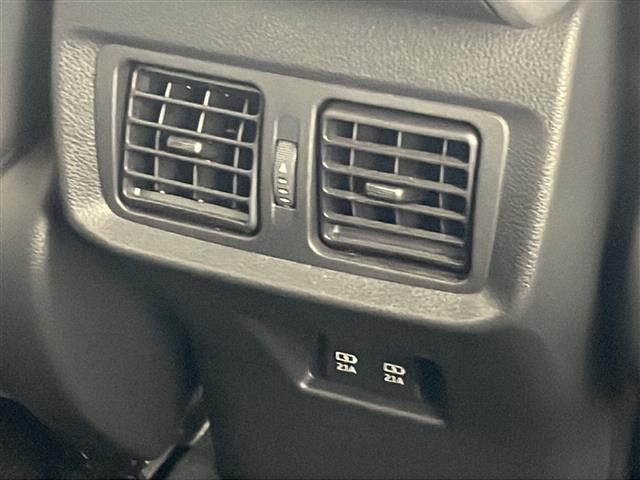 【 USB端子 】USB接続もついていますので携帯などの電子機器の充電にも使えて便利です♪