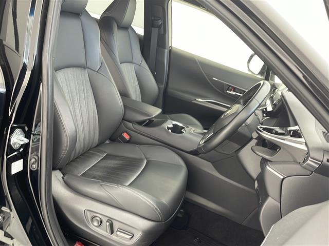 【 パワーシート 】最適なシートポジションを提供し快適にお過ごしいただけ、助手席は足元にお荷物を置いてもゆとりのある空間です。